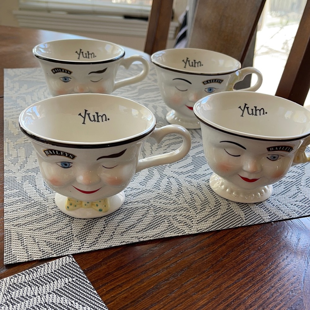 Set of 4 vintage Baileys Red Robin china tea cups